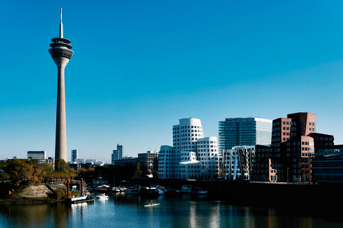 media-harbour-with-famous-rhinetower-dusseldorf-germany.png
